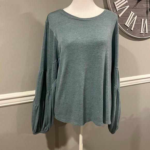 Women's Long Sleeve Puffy Sleeve - comfy Dress up or dress down -Size La… - Picture 3 of 7